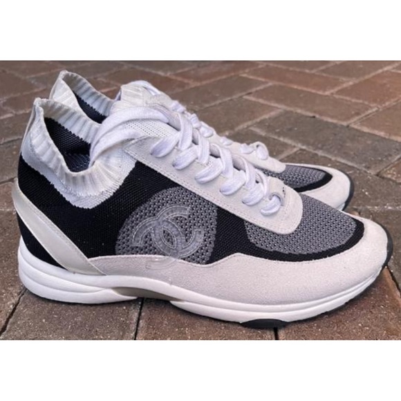 💰$139 Chanel CC Logo Runner Trainers